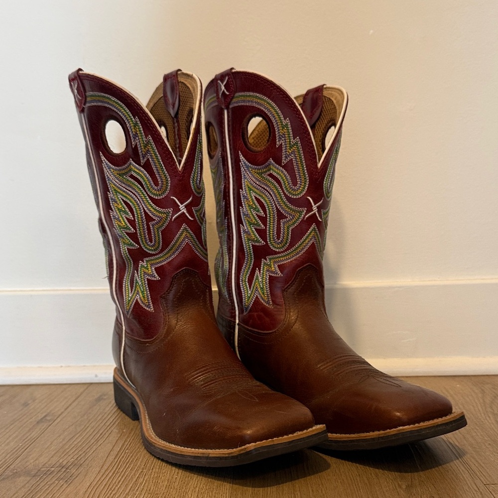 Ariat Men's Brown and Burgundy Western Boots-LIKE NEW!